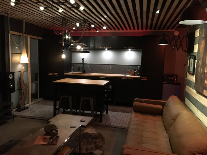 Rumah Nggak Biasa Ini Sepenuhnya Terbuat Dari Container Bekas